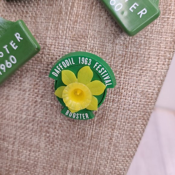 Set of 4 Vintage Daffodil Booster Pin Brooches 1960 and 1963. Pinup Retro - Picture 2 of 9